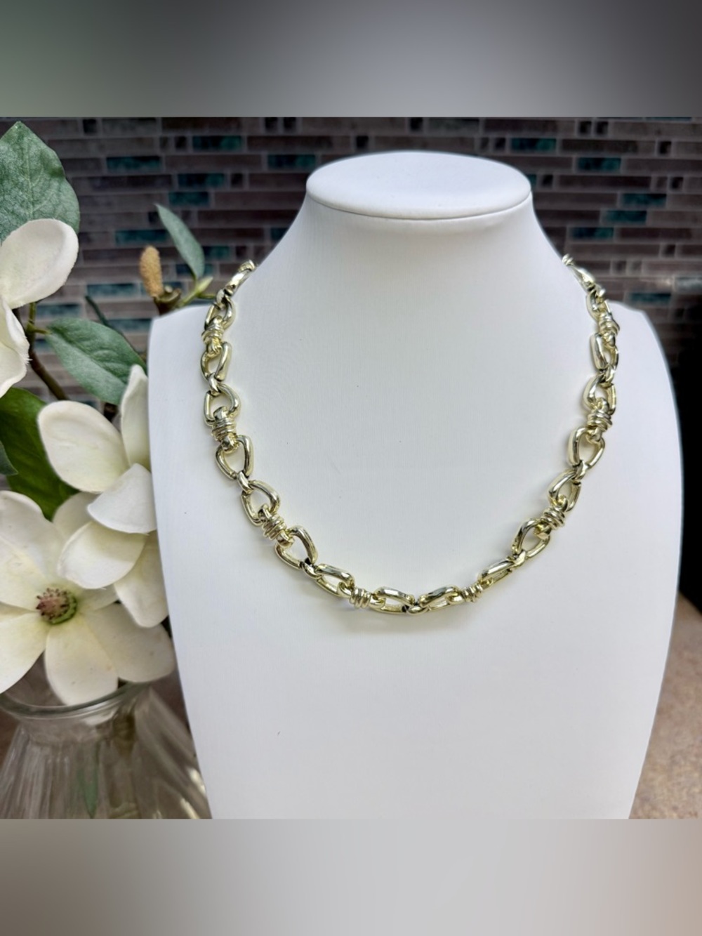 Vintage gold tone bridle style chain necklace